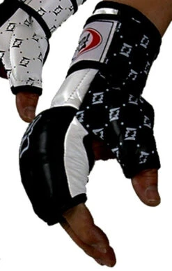 MUAY THAI MMA GLOVES FAIRTEX SPLIT KNUCKLES FGV17 - BLACK / WHITE