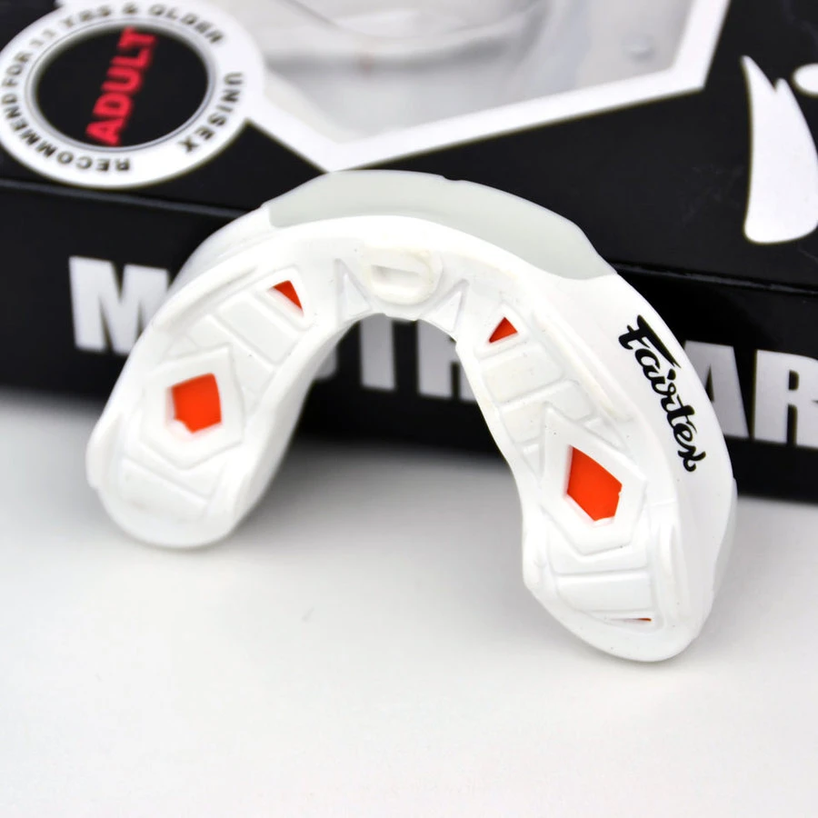 Fairtex Mouth Guard / MG3 / White 2 Fairtex Mouth Guard / MG3 / White - Image 2